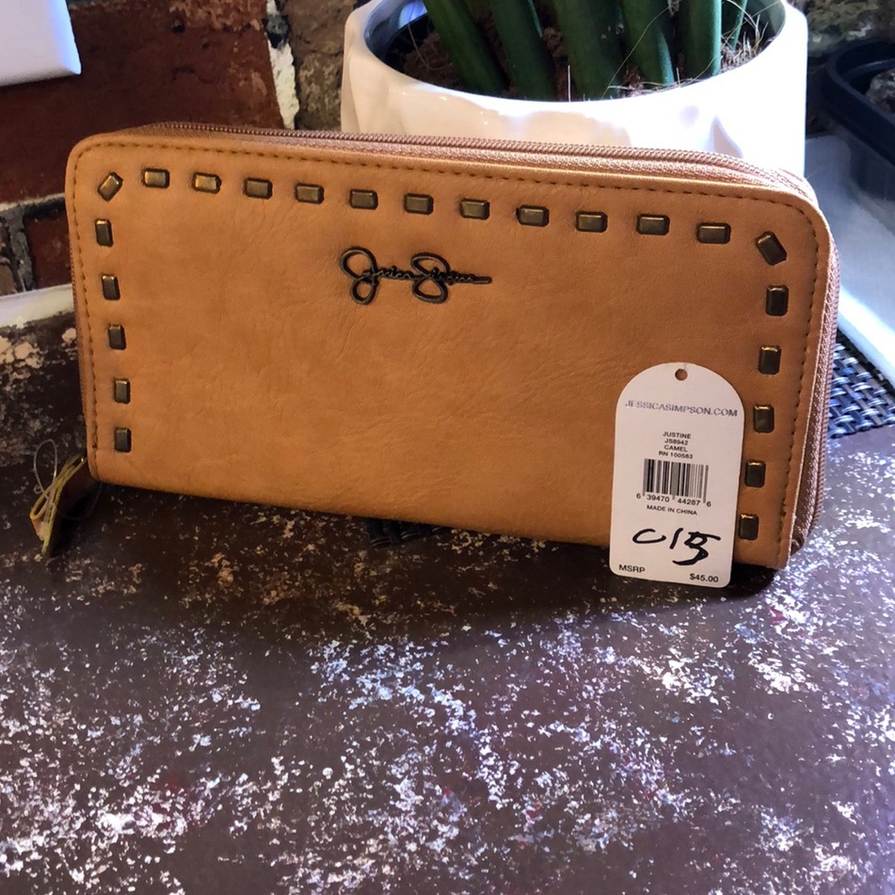 Jessica Simpson zip around wallet